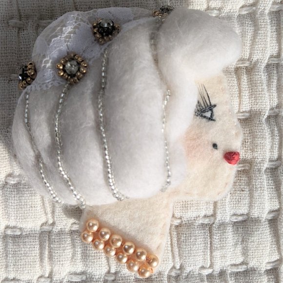 Handmade Madame Dabi Lady Brooch - Felt, Pearl, Lace and Beads - Picture 1 of 2